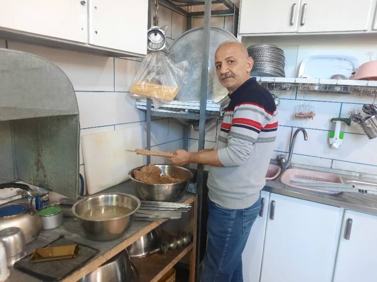 ایرج کاکاویسی