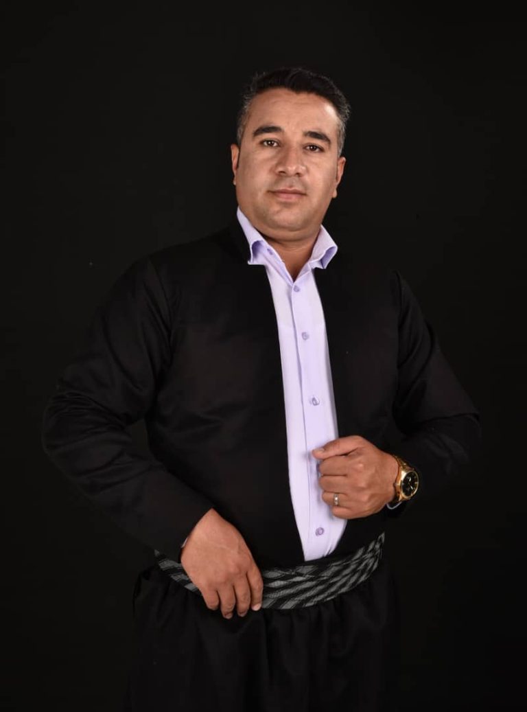 بهمن عزتی